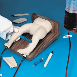 Simulador de infusión intraósea, montado en soporte, con botella de mezcla y estuche Simulador de infusión intraósea, montado en soporte, con botella de mezcla y estuche